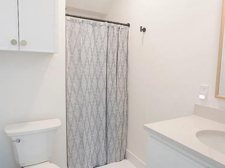 321 E Freeport St — Photo 36