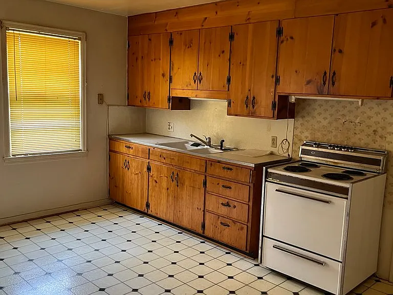 211 College Dr — Photo 19
