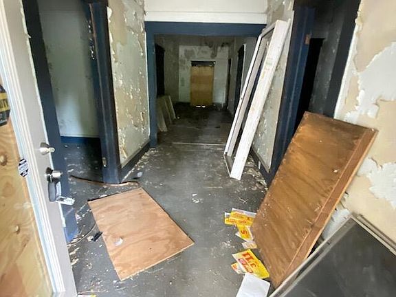 5th image of 2476 Houston Ave