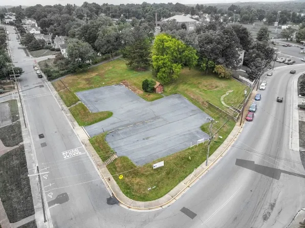 800 & 812 W Main St, Waynesboro, VA 22980