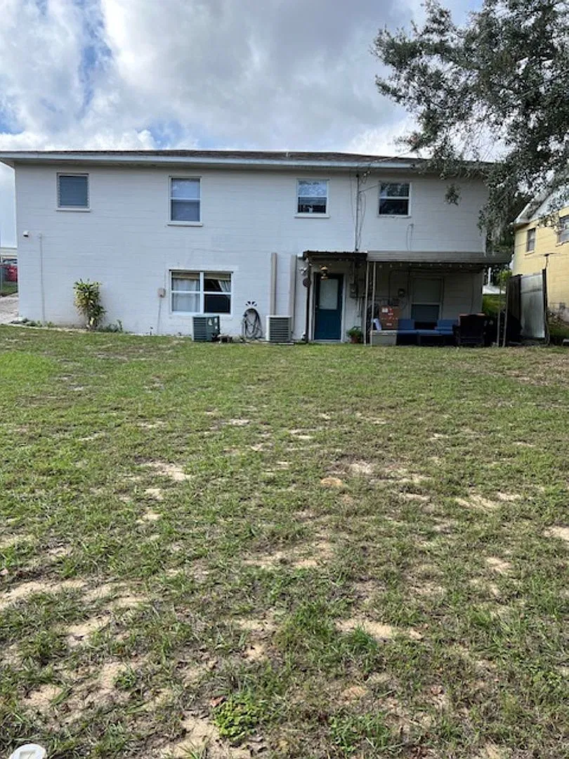 2 Bedroom 1 Bath-Bottom 1/2 of a Duplex Available for rent — Photo 2