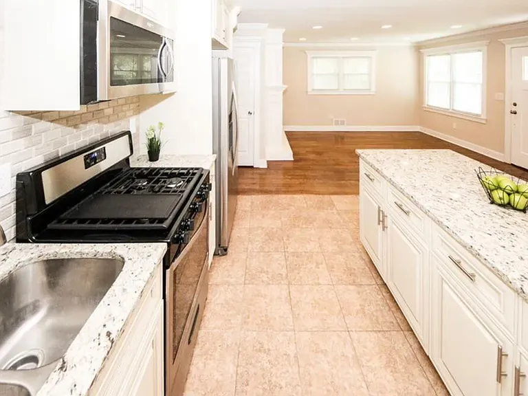 1339 Holcomb Ave — Photo 4