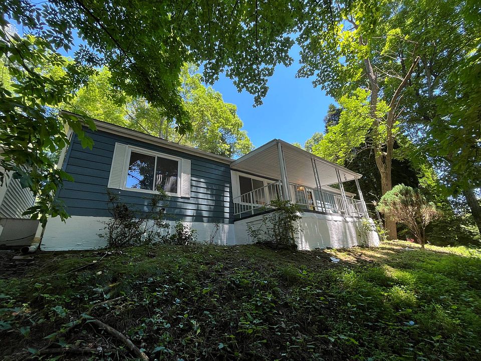 1st image of 978 Riverview Ln