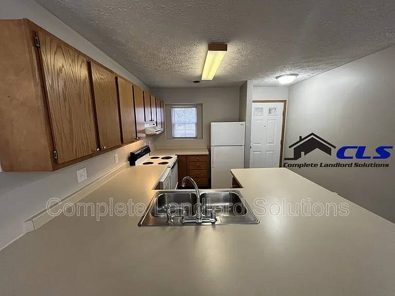 567 Farrington St — Photo 2