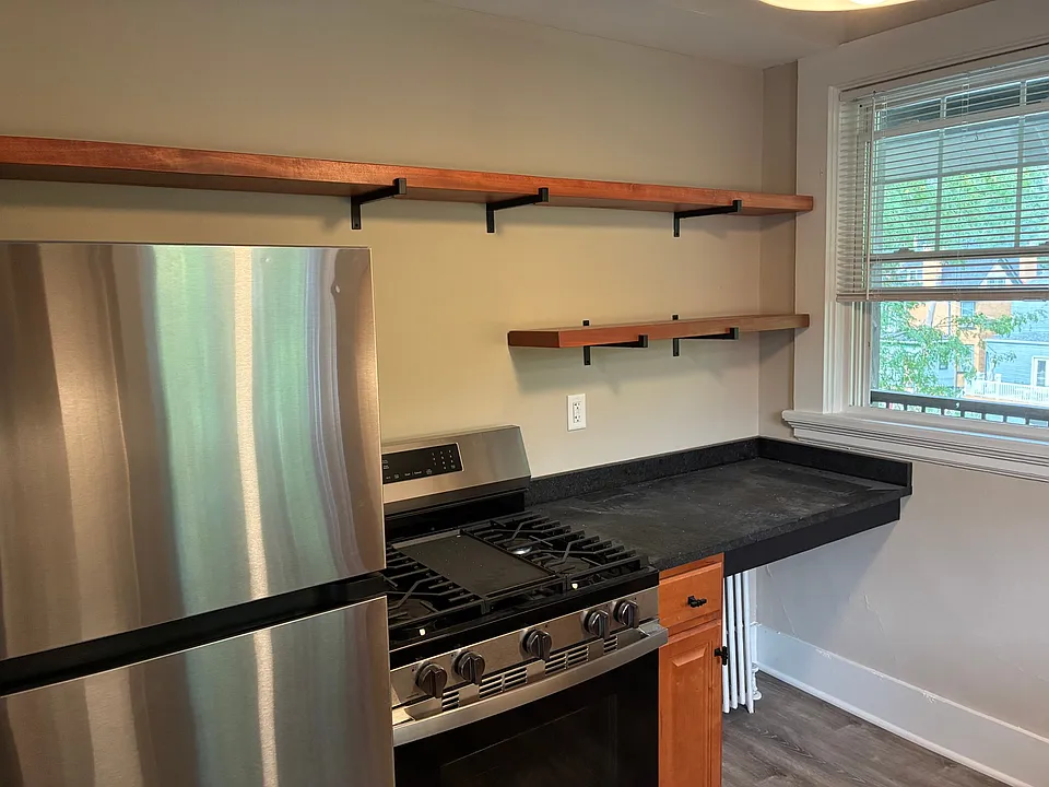 243 Dalzell Ave #3