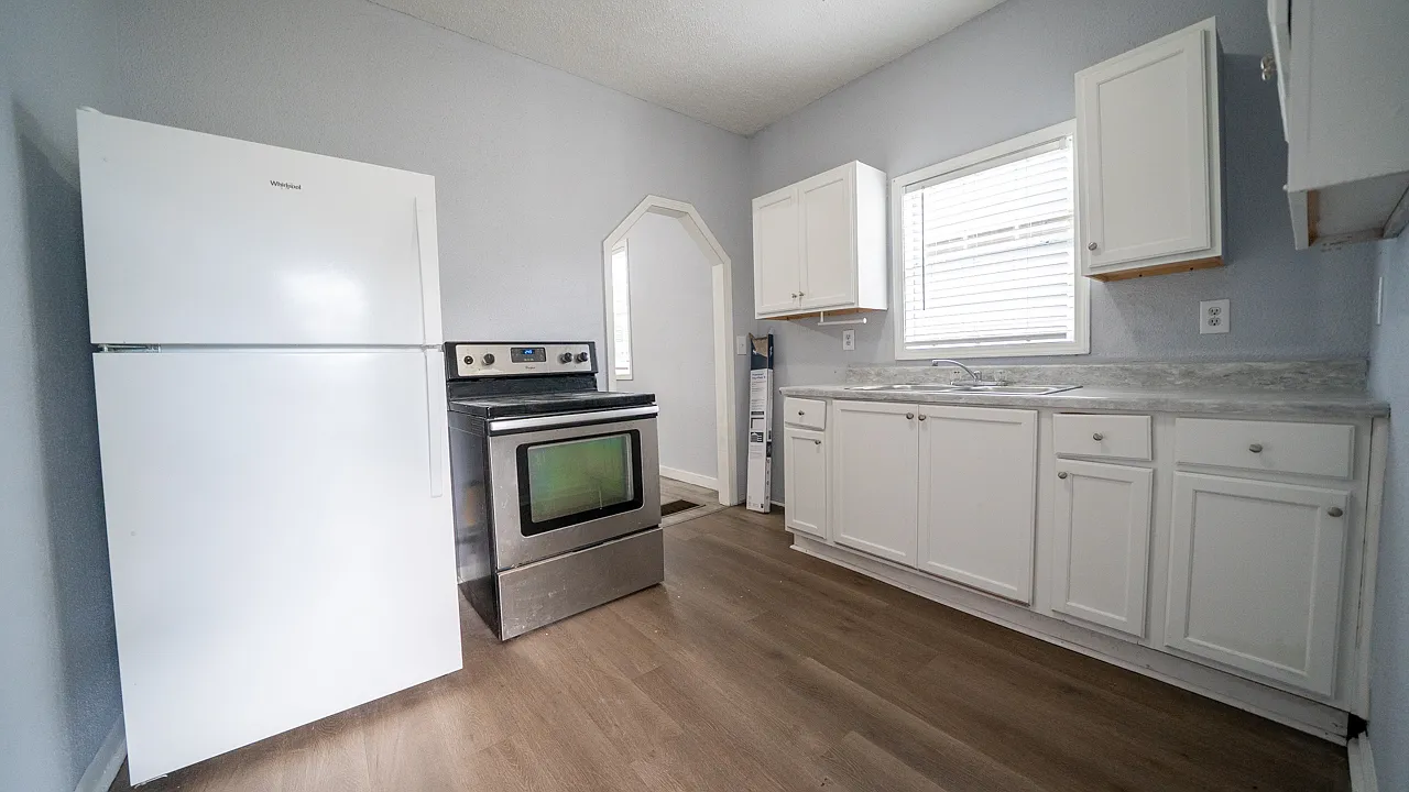 2 bed, 784 sqft, $1,300 — Photo 4