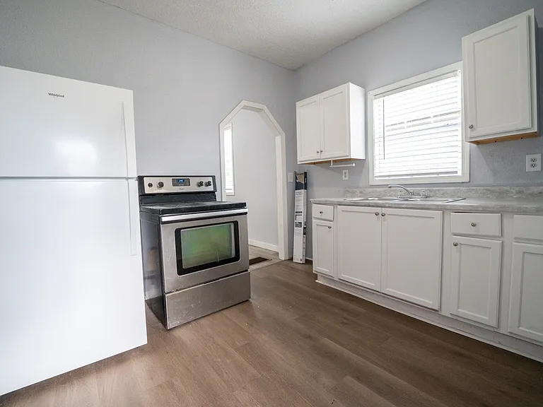 411 S Yale Ave — Photo 4