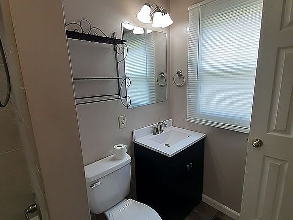 5th image of 576 Kristine Ln