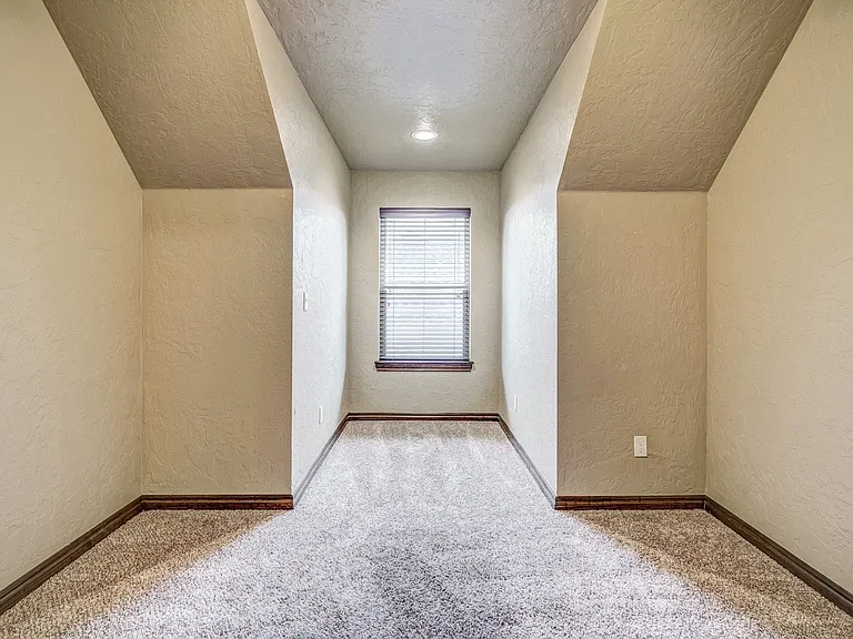 905 Samantha Ln — Photo 48