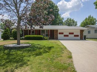 762 Carriage Ln, Hazelwood, MO 63042