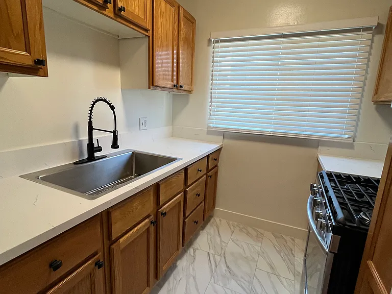 2307 Kenmere Ave — Photo 7
