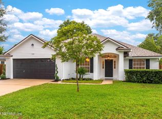 5489 London Lake Dr W, Jacksonville, FL 32258