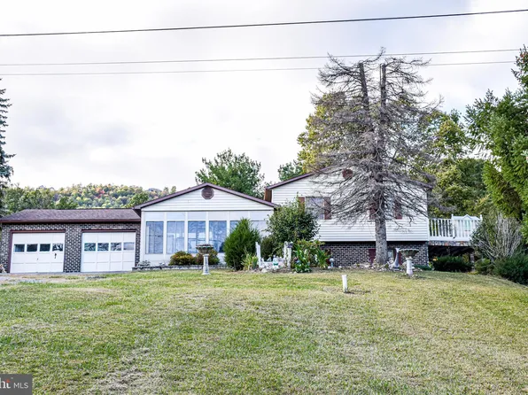 939 Loop Rd, Gerrardstown, WV 25420