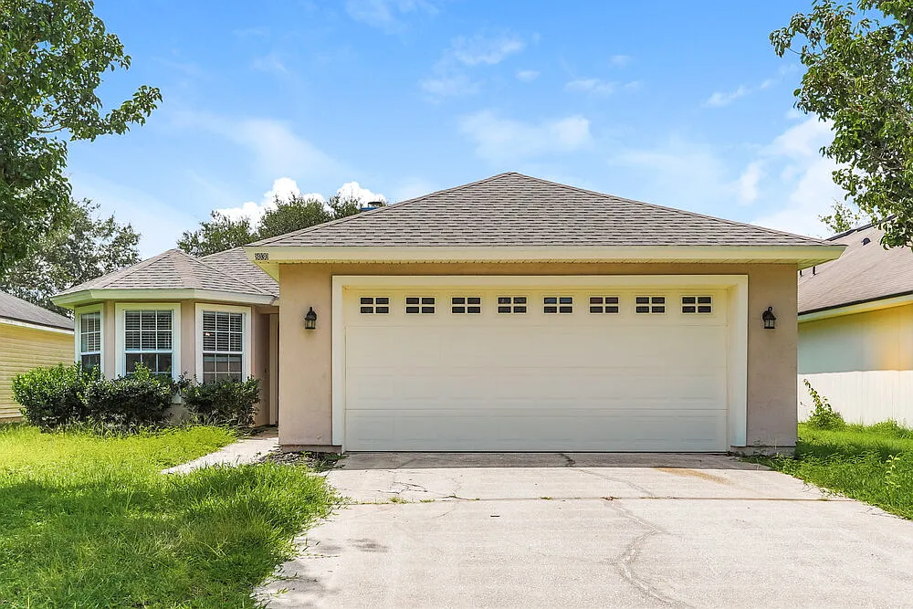3 bed, 2.0 bath, 1609 sqft, $1,980 — Photo 1