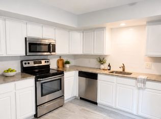 22 Oak St APT 2B, North Providence, RI 02911