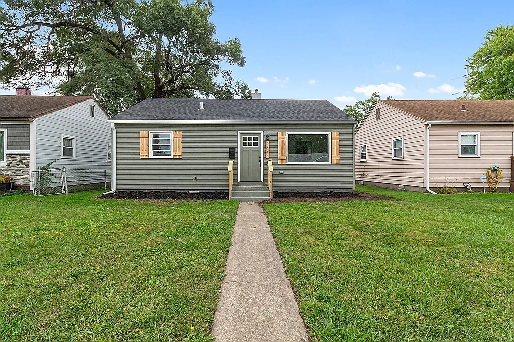 3 bed, 825 sqft, $2,280 — Photo 2