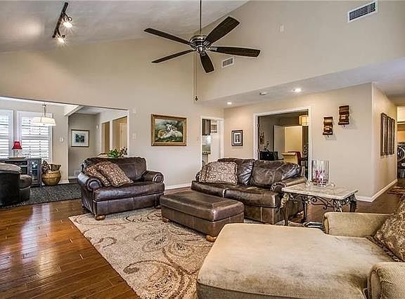 4th image of 2604 Chamberlain Dr