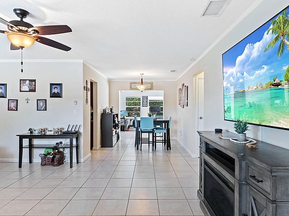 4th image of 11930 NW 34th Place
