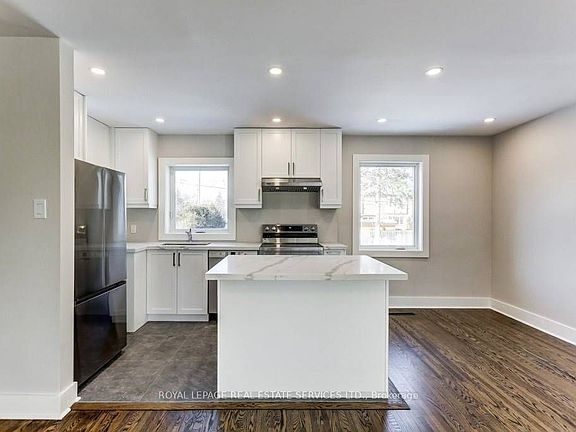 2nd image of 158 Finch Ave E