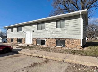 521 3rd St #W1, Lacon, IL 61540