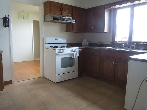 5th image of 4 Hickory Dr