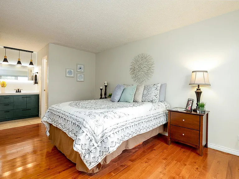 2835 S Locust St — Photo 22