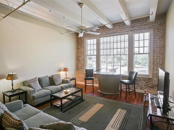 3rd image of 1000 Saint Charles Ave #2D