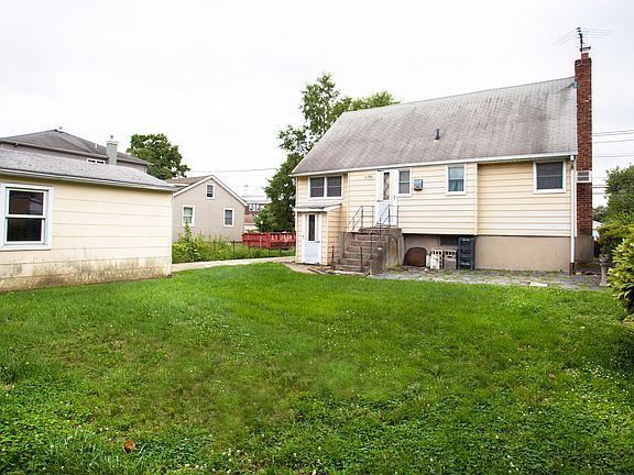 3rd image of 388 Franklin Ave