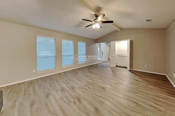 3 bed, 2.0 bath, 1581 sqft, $2,300 — Photo 4