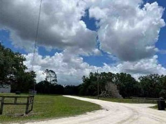 Exterior Neighborhood (street photo)