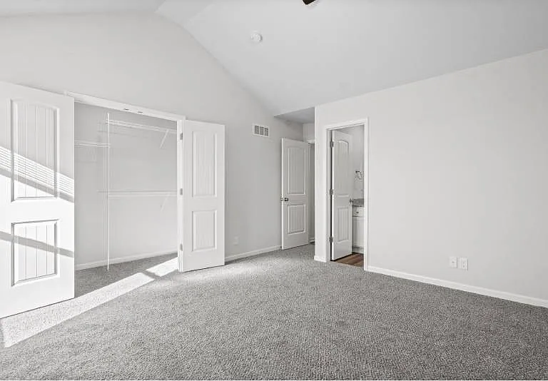 Oak Woods Townhomes — Photo 40