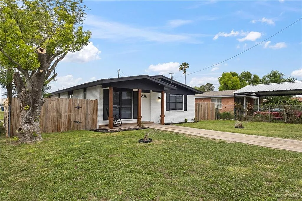 3 bed, 1.0 bath, 1320 sqft, $1,400 — Photo 2