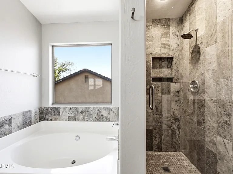 3289 E Waterman St — Photo 22