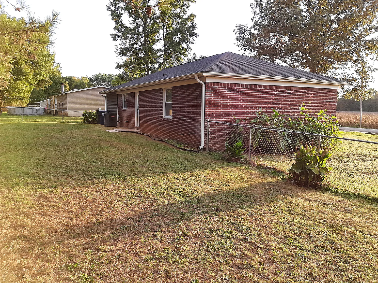 3 bed, 944 sqft, $1,250 — Photo 2