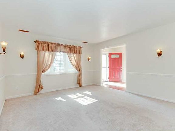 4th image of 3924 Topaz Ln