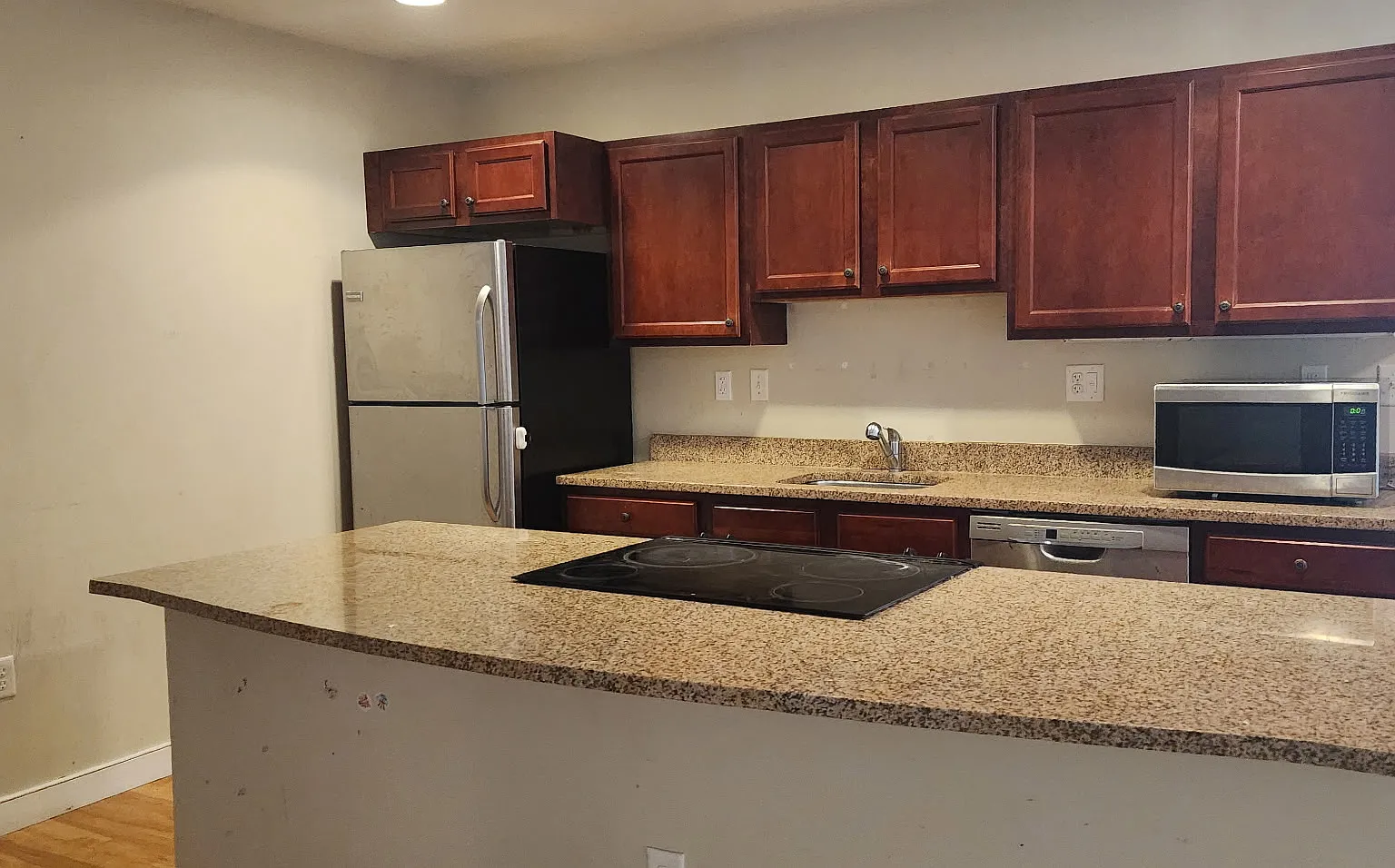 2 bed, 950 sqft, $2,175 — Photo 2