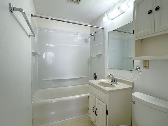 3rd image of 2523 Drexel Ave #2