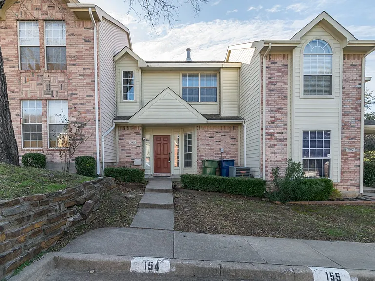 3904 Brandon Park Dr — Photo 2