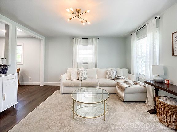 4th image of 3827 Topsfield Rd
