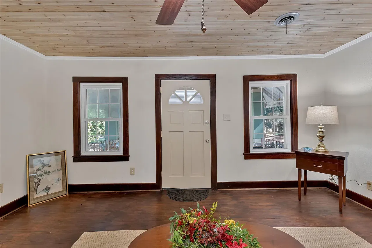 3 bed, 2.5 bath, 2000 sqft, $2,300 — Photo 4