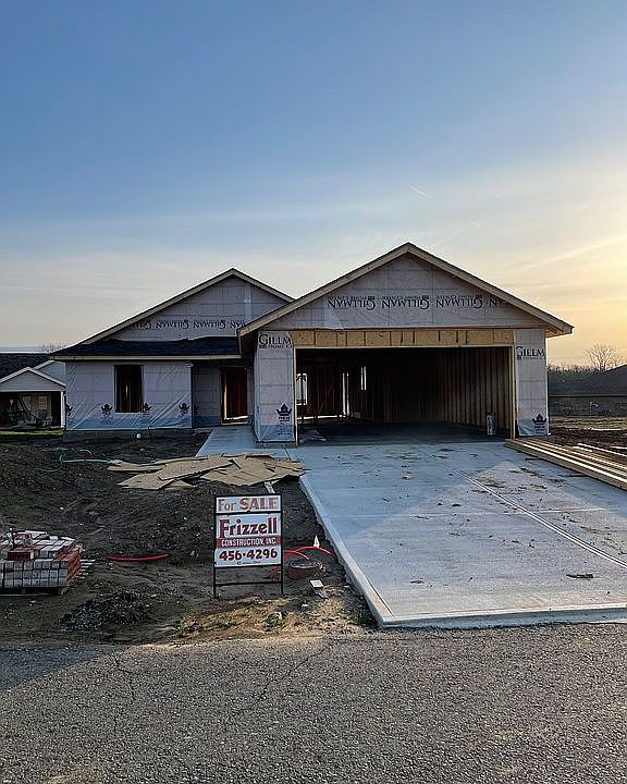 1st image of 104 Pebble Creek Dr