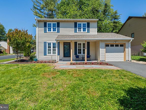 2nd image of 9556 Pine Bough Pl