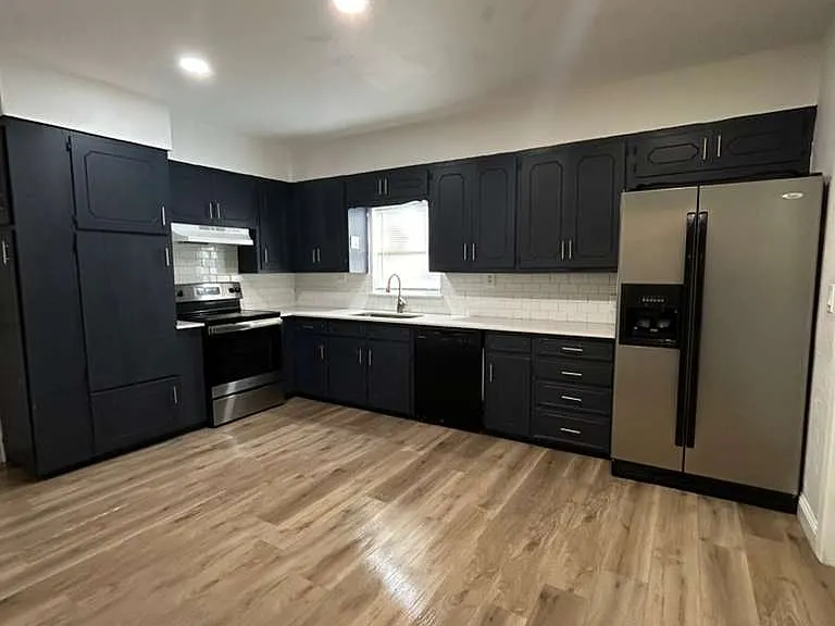 426 N Clements St — Photo 6