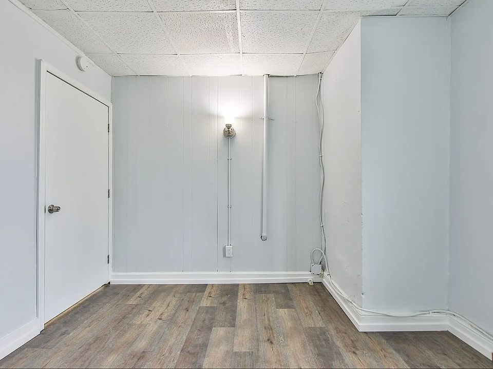 For Rent : $1300