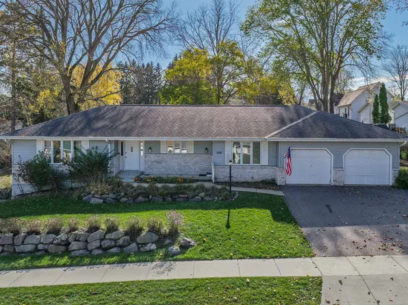 1012 4th St, Baraboo, WI 53913