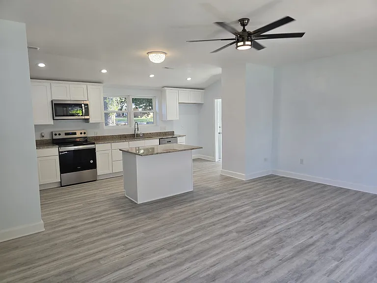 245 E College Ave — Photo 10