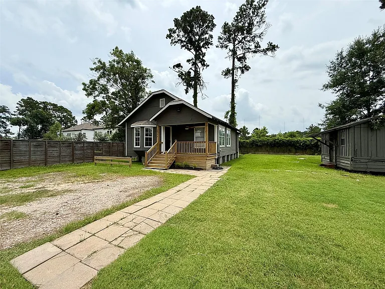 2519 Paul Quinn St — Photo 2