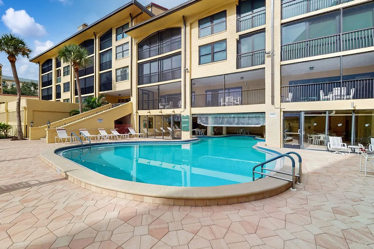 2 bed, 2.0 bath, 1646 sqft, $7,812 — Photo 3
