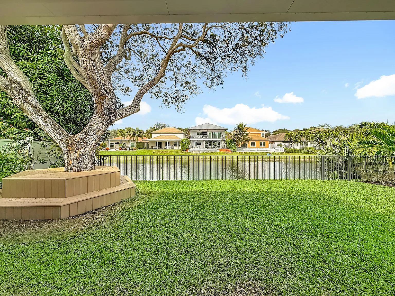 3 bed, 2.0 bath, 1641 sqft, $6,000 — Photo 3