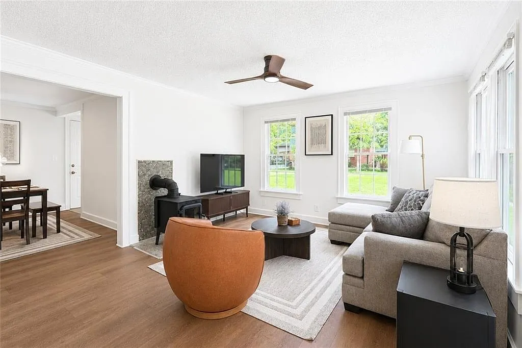 3 bed, 2.0 bath, 1256 sqft, $2,495 — Photo 4